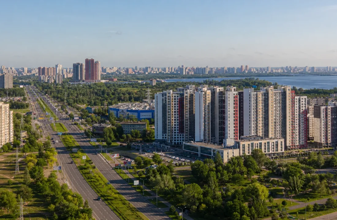 Дарницький район Києва: транспорт, житлові масиви та міські послуги