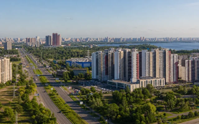 Дарницький район Києва: транспорт, житлові масиви та міські послуги