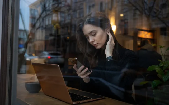 Публічний Wi‑Fi без ризику: як захистити акаунти й платежі
